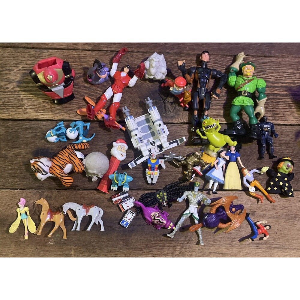 VTG Toy Lot of 35 1980s - 2000s  Action Figures Toys  - Plastic Toys